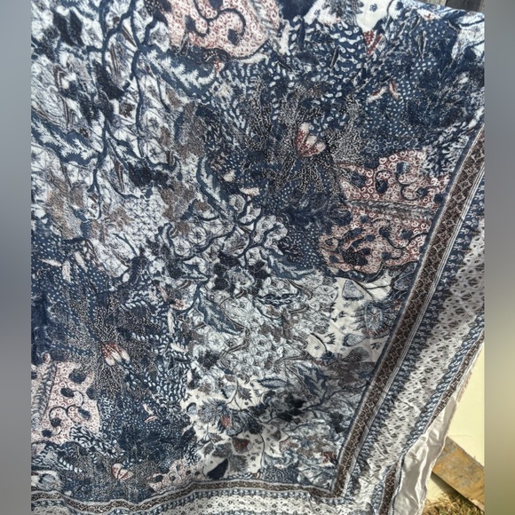 💝7 for $21 / Blue and Cream Floral Cover Up with Flare Sleeves - Picture 9 of 16